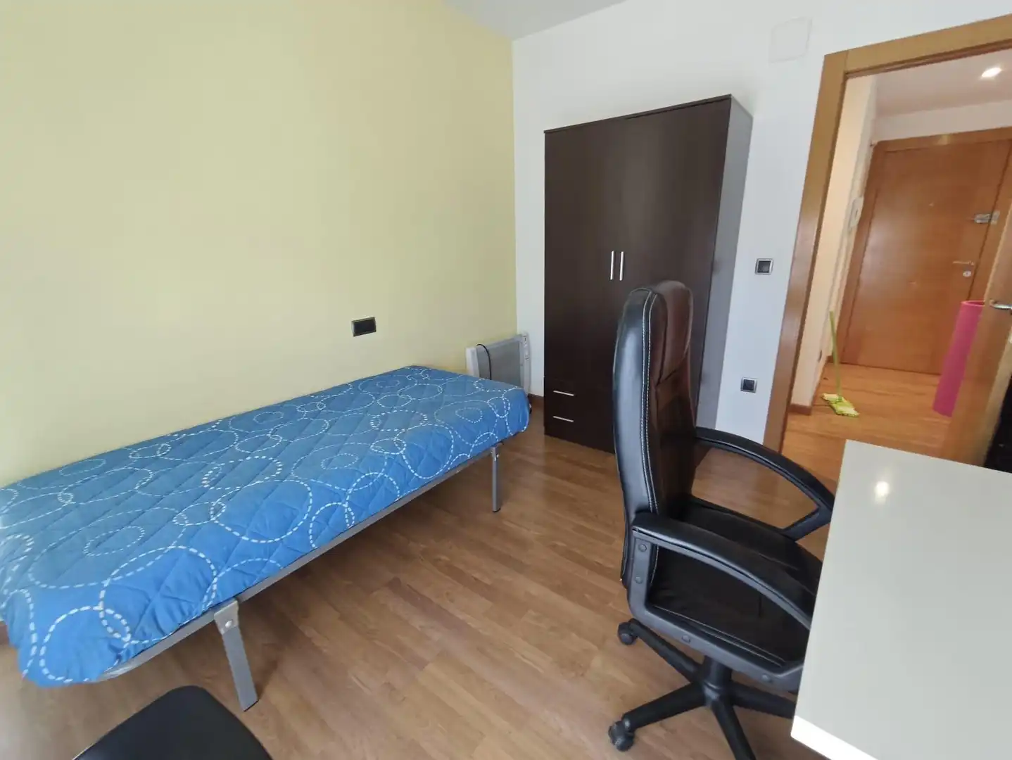 Schlafzimmer von Wohnung zur Miete in Petrer mit Möbliert und Balkon