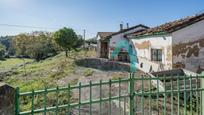 Vista exterior de Casa o xalet en venda en Oviedo  amb Jardí privat