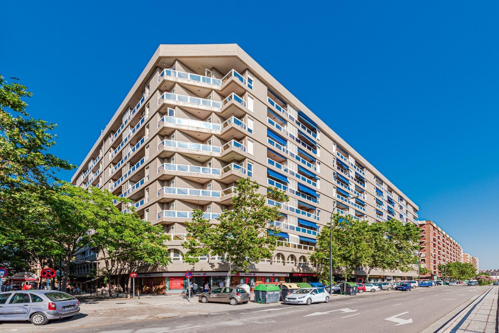 Vista exterior de Piso en venta en  Zaragoza Capital con Terraza