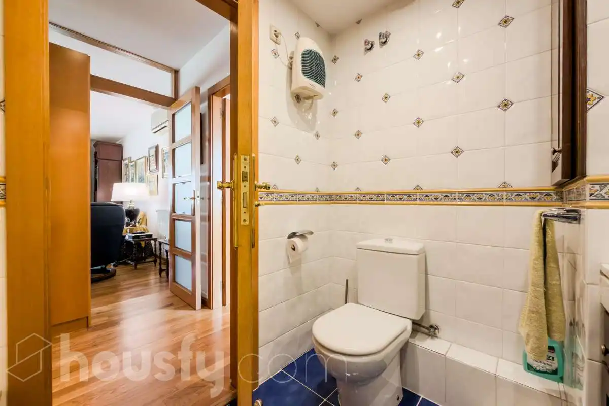 Baño de Piso en venta en Barcelona con Aire acondicionado, Calefacción y Jardín privado