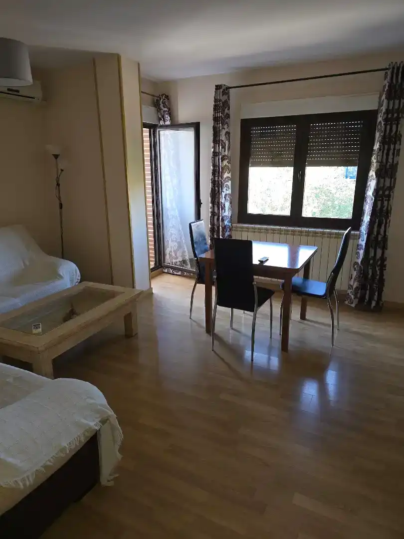 Schlafzimmer von Wohnung zur Miete in Ciudad Real mit Klimaanlage, Parkett und Möbliert