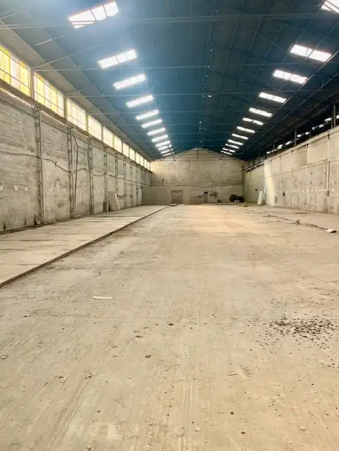Außenansicht von Fabrikhallen zum Verkauf in Albacete