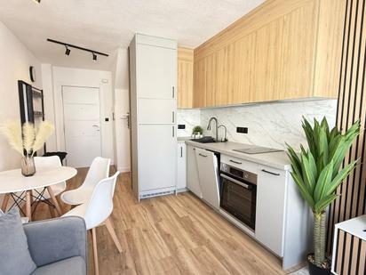 Cuina de Dúplex en venda en Torrevieja amb Aire condicionat, Jardí privat i Terrassa