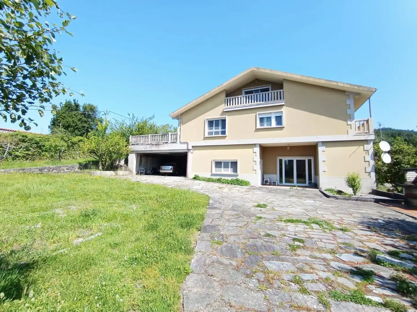 Vista exterior de Casa o xalet en venda en Pontevedra Capital  amb Jardí privat, Terrassa i Traster
