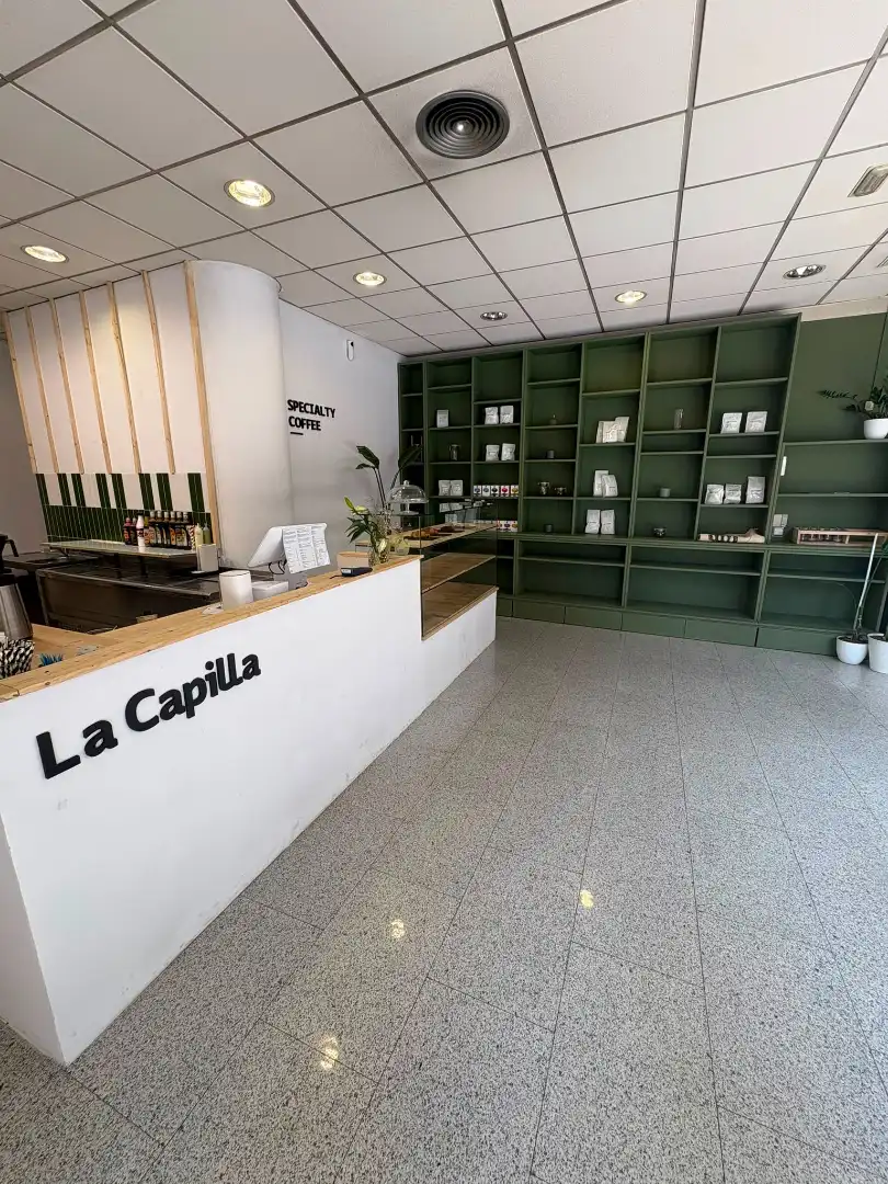 Local en traspas en Girona amb Aire condicionat, Calefacció i Moblat