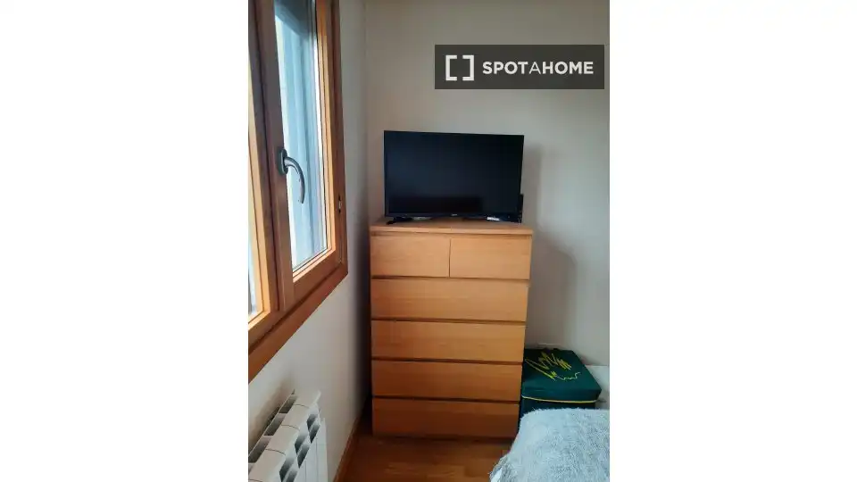 Dormitori de Apartament per a compartir en Valladolid amb Aire condicionat, Terrassa i Moblat