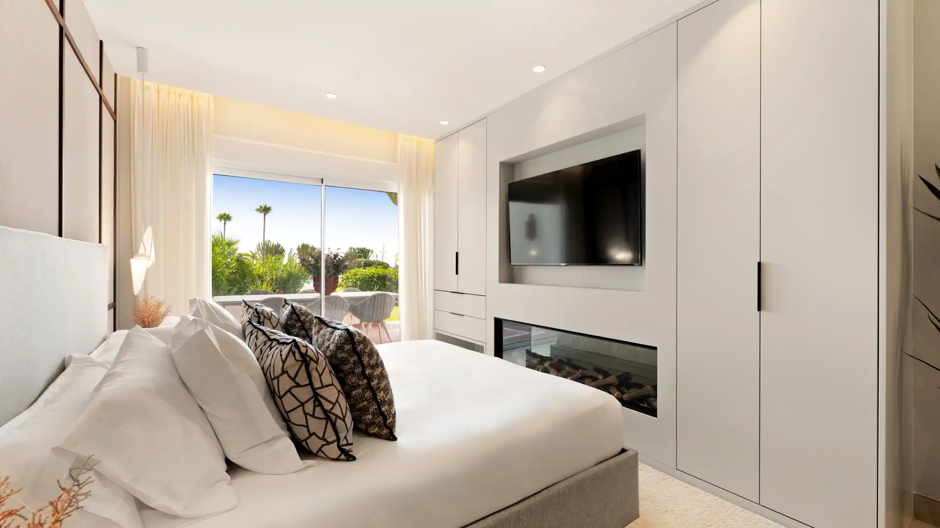 Habitación de Apartamento en venta en Estepona con Terraza, Amueblado y Piscina comunitaria