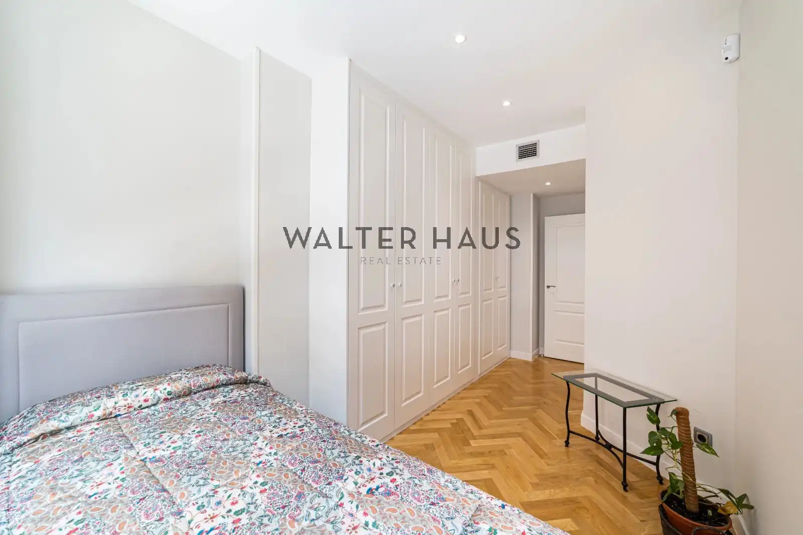 Bedroom of Flat for sale in Madrid  with Air Conditioner, Heating and Storage room