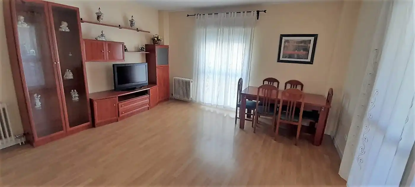 Flat with terrace to rent in Ruta de la Plata, imagen 2