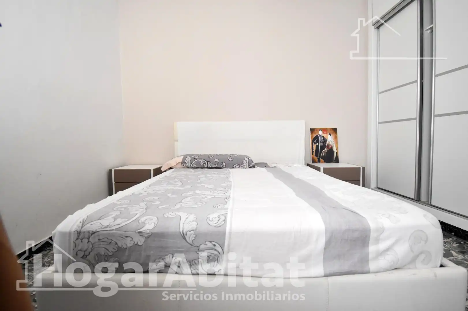 Schlafzimmer von Dachboden zum Verkauf in Oliva mit Terrasse und Möbliert