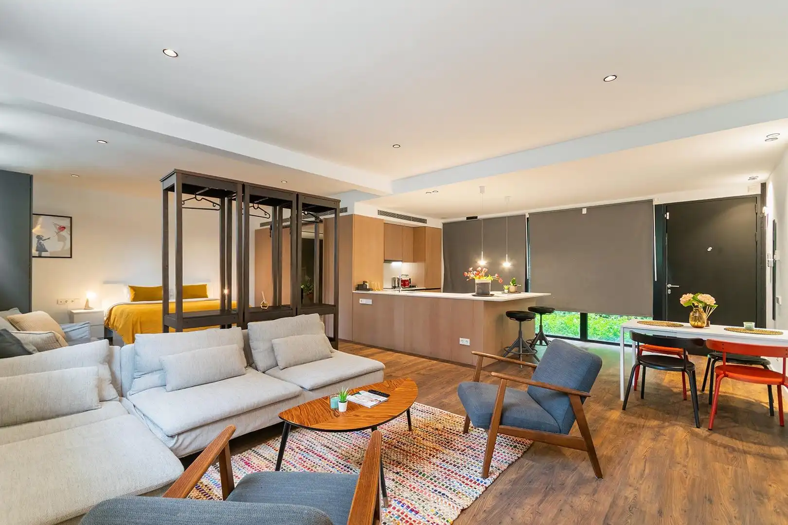 Wohnzimmer von Wohnungen zum Verkauf in Barcelona mit Klimaanlage, Privatgarten und Schwimmbad