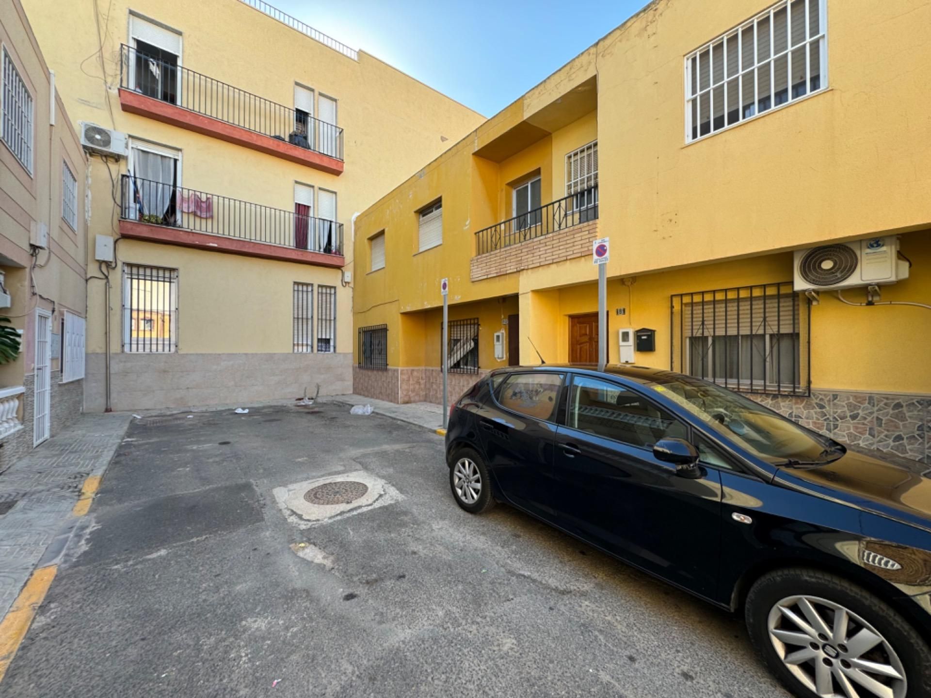 Exterior view of Single-family semi-detached for sale in Roquetas de Mar