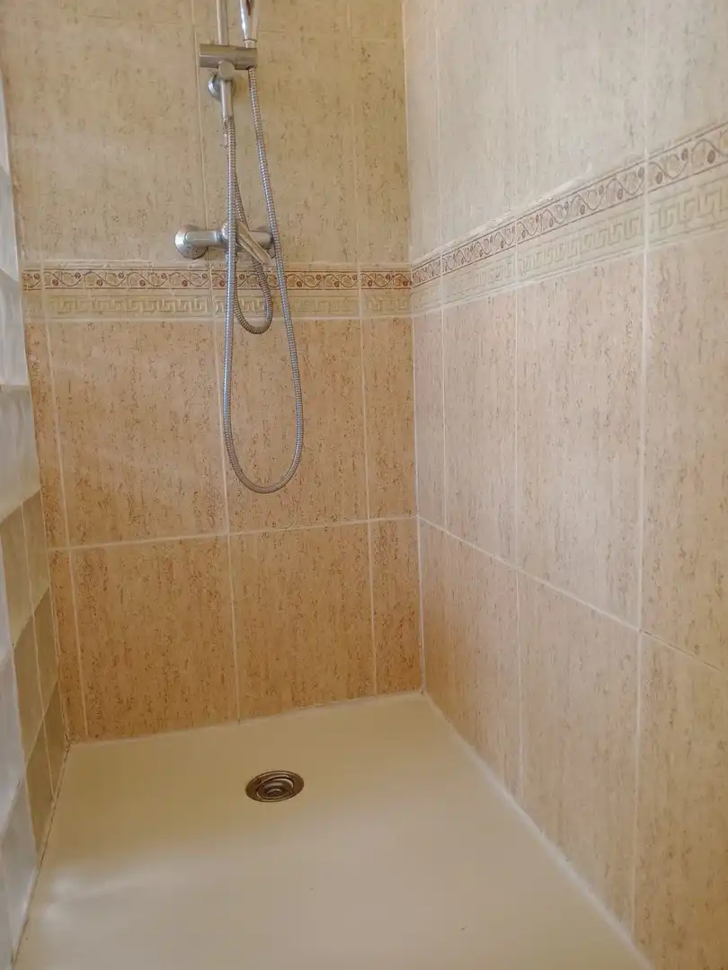 Baño de Casa adosada de alquiler en Xirivella con Terraza y Amueblado