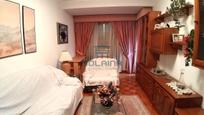 Sala d'estar de Pis en venda en Ourense Capital  amb Calefacció, Parquet i Traster