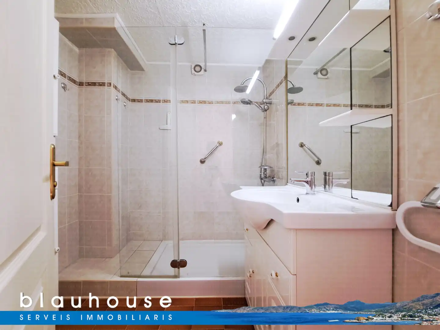 Baño de Apartamento en venta en Llançà con Terraza