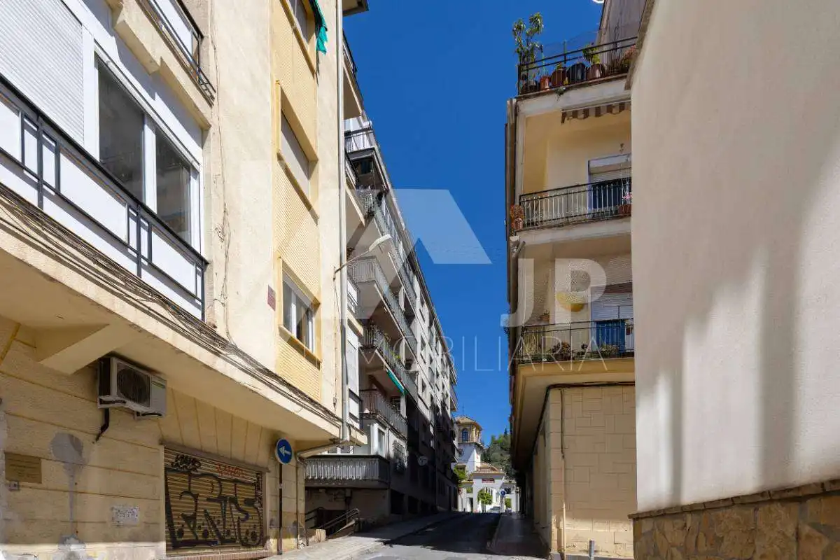 Außenansicht von Wohnung zum Verkauf in Granada mit Klimaanlage, Heizung und Terrasse