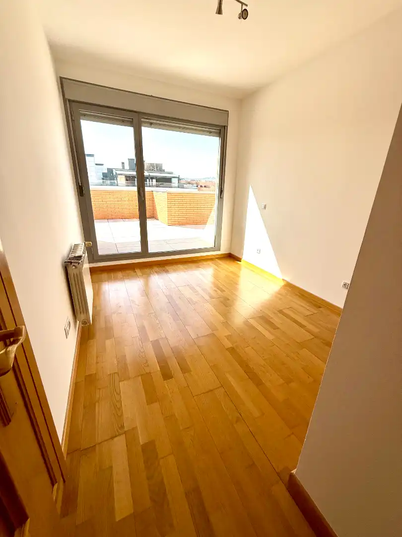 Schlafzimmer von Dachboden zur Miete in Guadalajara mit Klimaanlage, Heizung und Terrasse