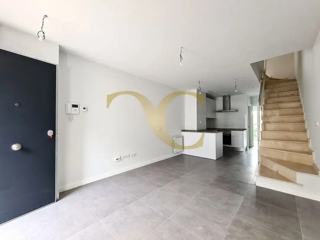 Cuina de Dúplex en venda en Gijón  amb Calefacció, Terrassa i Traster