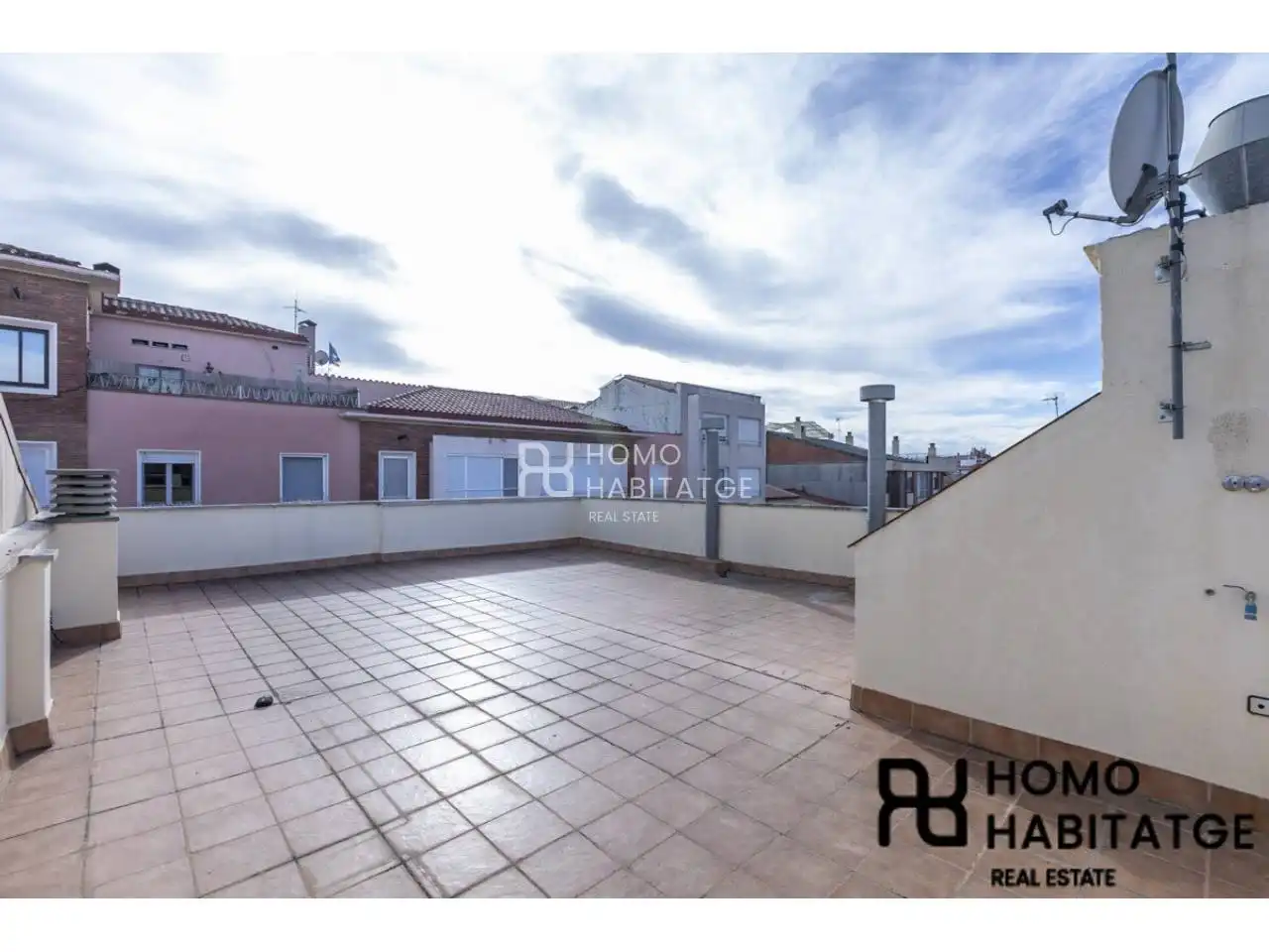 Vista exterior de Casa o xalet en venda en Sabadell amb Aire condicionat, Calefacció i Terrassa