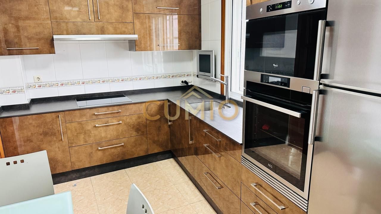Cocina de Piso en venta en Vigo  con Calefacción, Parquet y Trastero