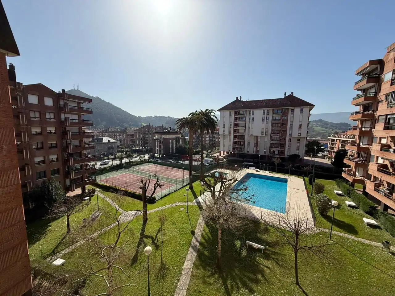 Vista exterior de Pis en venda en Castro-Urdiales amb Calefacció, Parquet i Terrassa