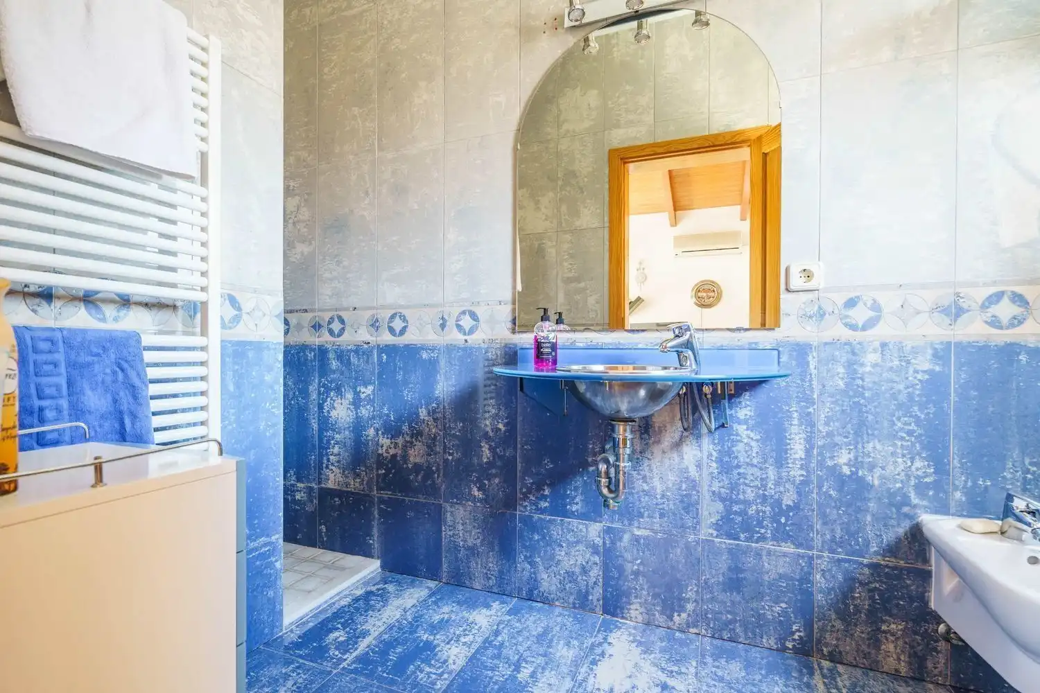 Badezimmer von Haus oder Chalet zum Verkauf in Llucmajor mit Klimaanlage, Privatgarten und Terrasse