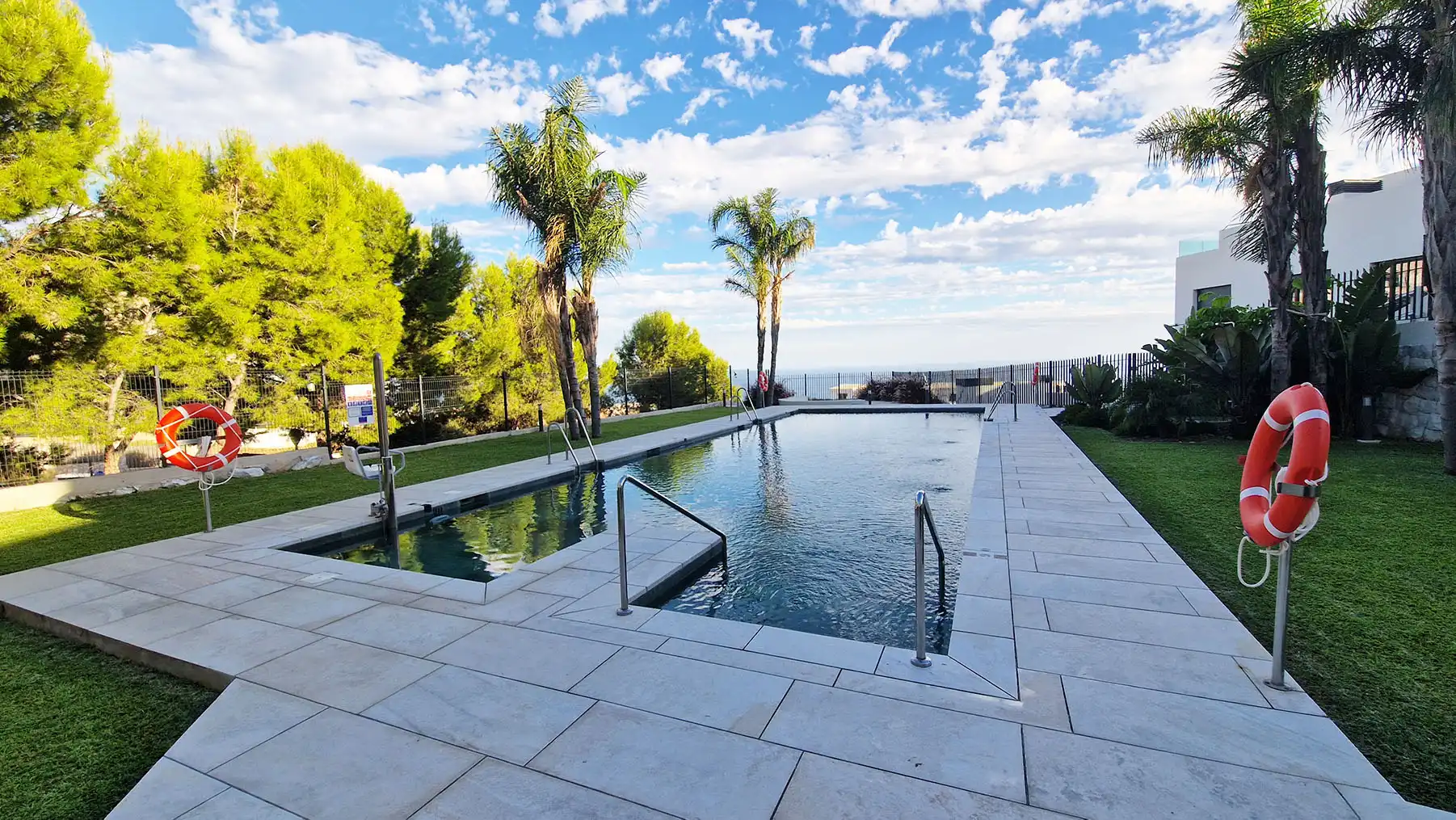 Piscina de Piso en venta en Benalmádena con Aire acondicionado, Calefacción y Terraza