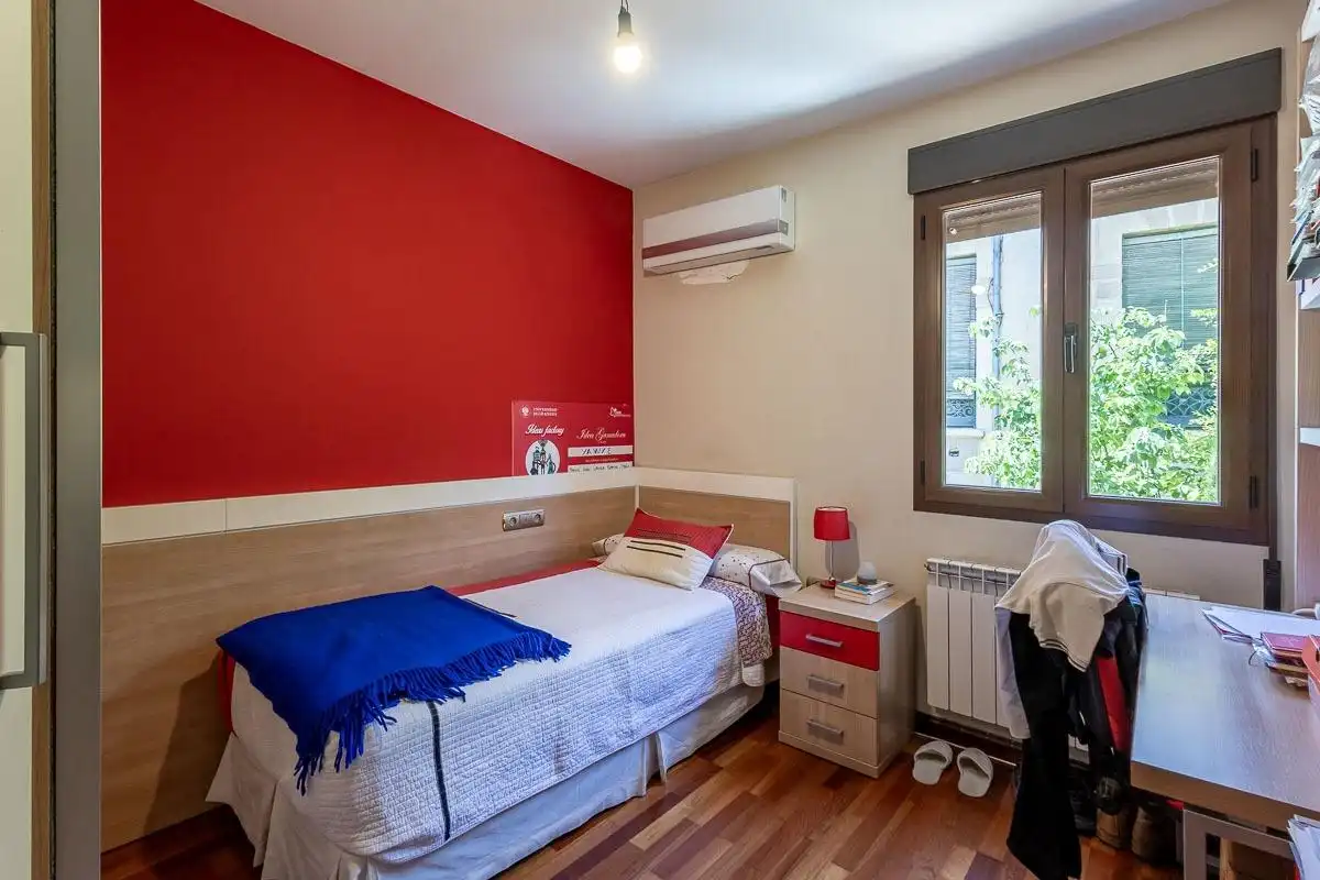 Dormitori de Casa o xalet en venda en Granada amb Aire condicionat, Calefacció i Jardí privat