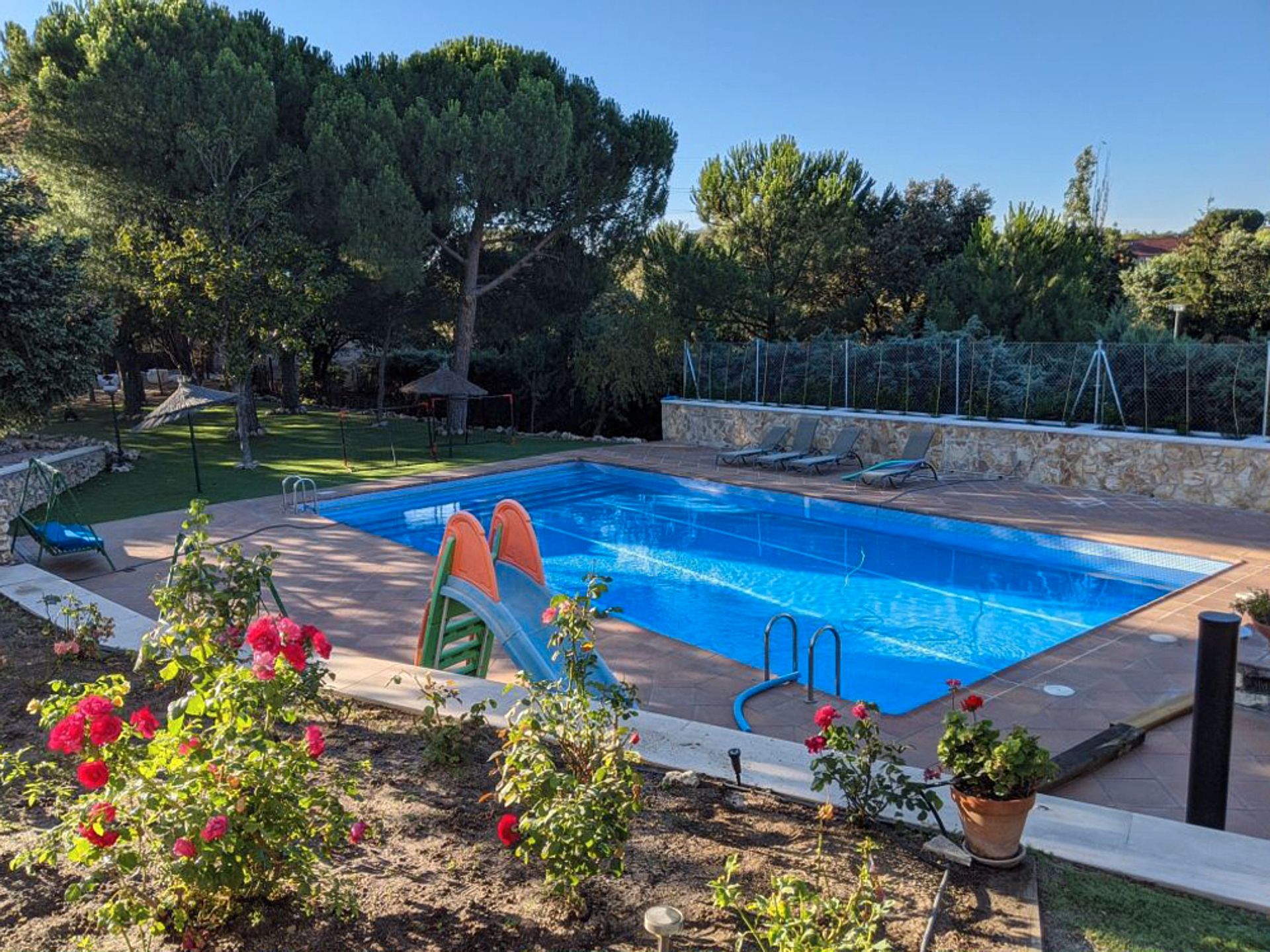 Swimming pool of House or chalet for sale in Pozuelo de Alarcón  with Air Conditioner, Heating and Private garden