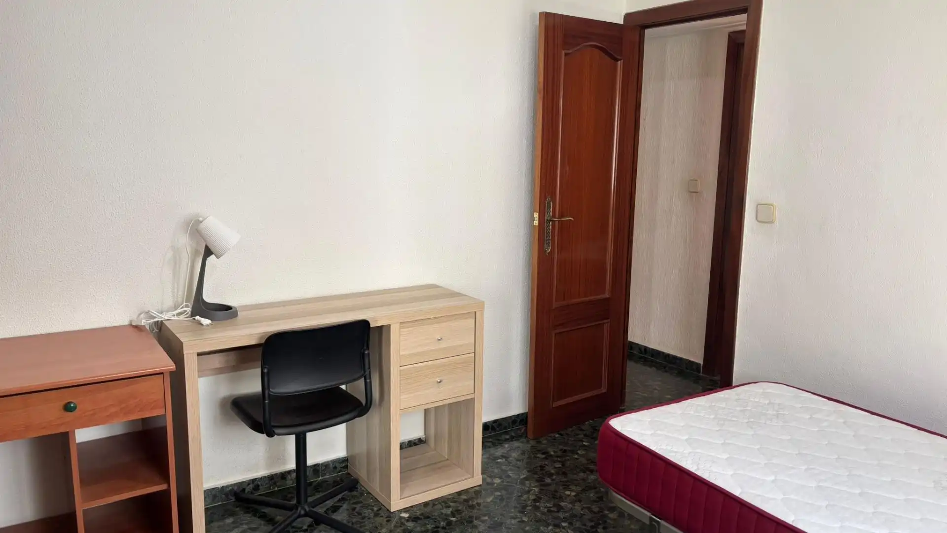 Room in Calle LOZOYA, El Plantinar – Avda. La Paz - El Juncal