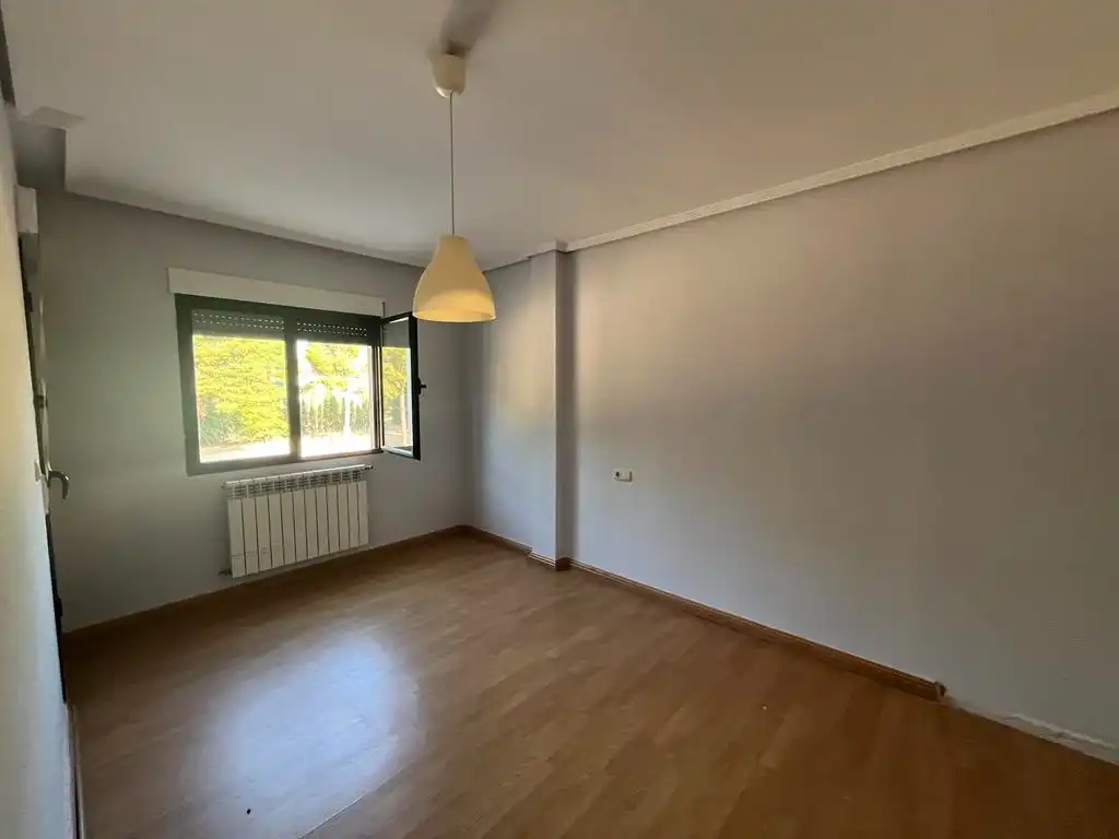 Dormitori de Casa o xalet de lloguer en Albacete amb Calefacció, Parquet i Terrassa