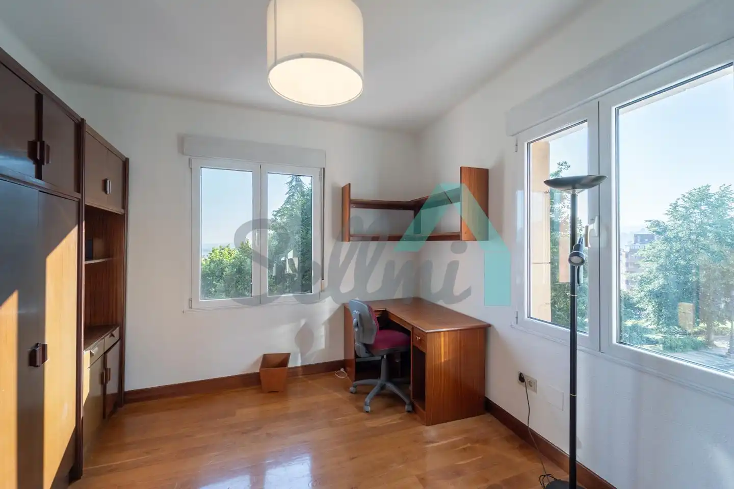 Schlafzimmer von Wohnung zur untervermieten in Oviedo  mit Heizung, Parkett und Möbliert