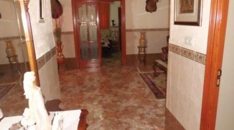 Casa Céntrica de 2 plantas en el Distrito de Pueblonuevo , consta de plt baja: Cochera, 1 despacho, 1 salon-comedor amplio, una sa