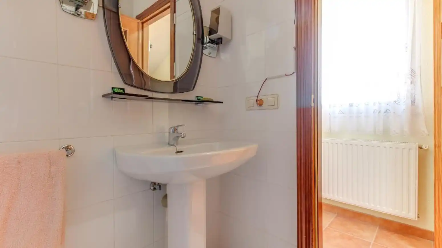 Badezimmer von Einfamilien-Reihenhaus zum Verkauf in Salamanca mit Heizung, Privatgarten und Parkett