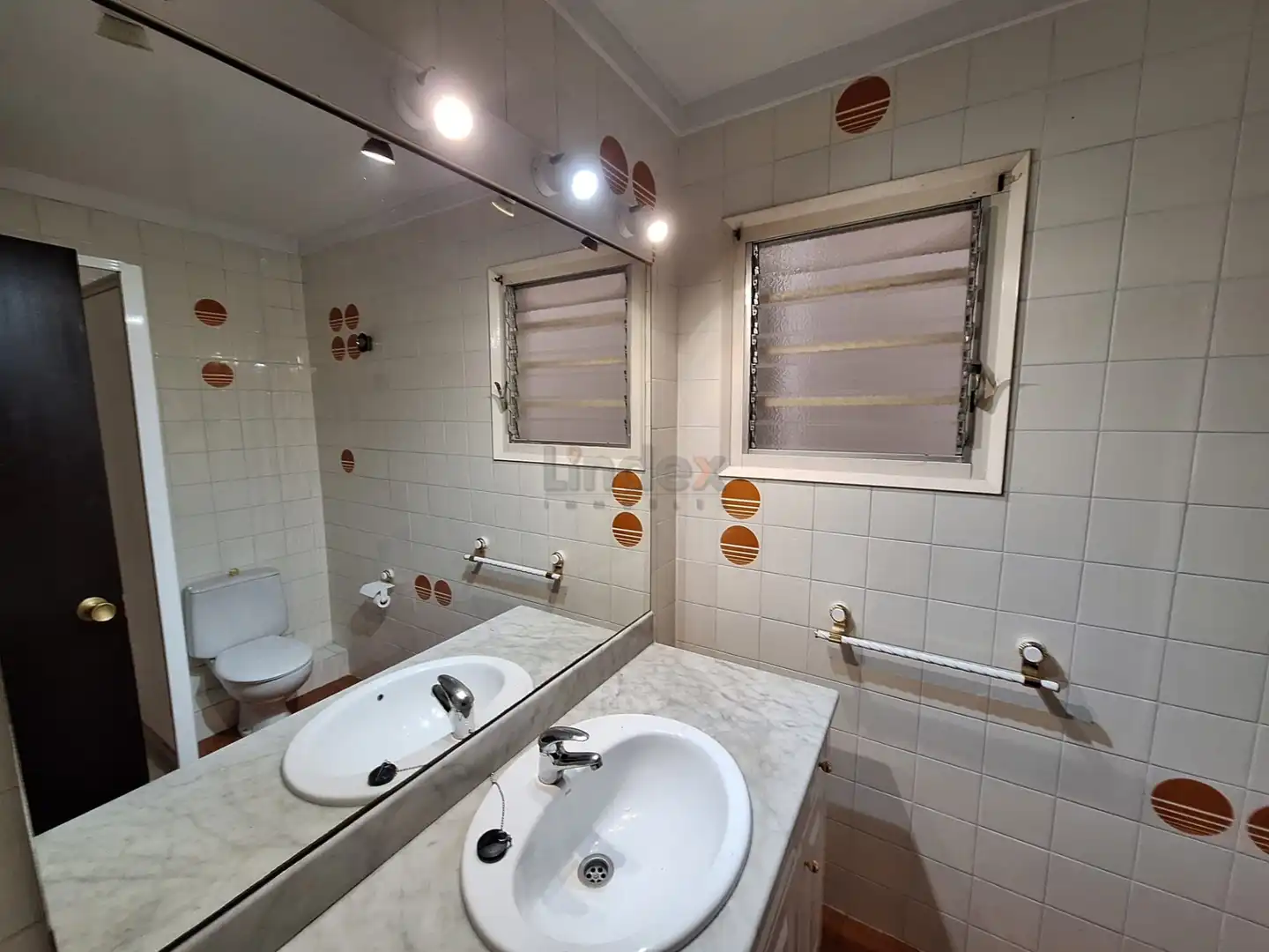 Baño de Piso en venta en Mataró con Calefacción, Horno y Balcón