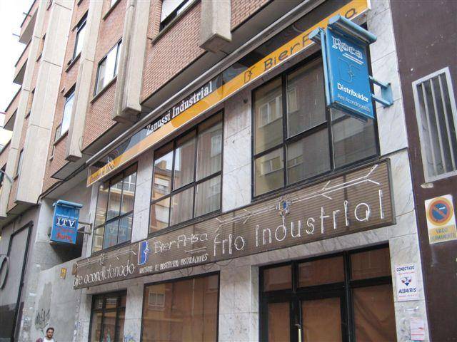 Local comercial en Venta en Flores de Sil - La Placa