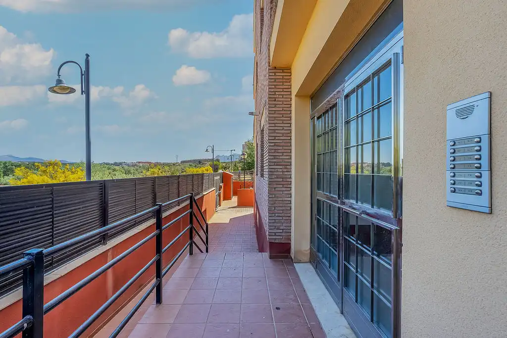 Vista exterior de Edifici en venda en Atarfe