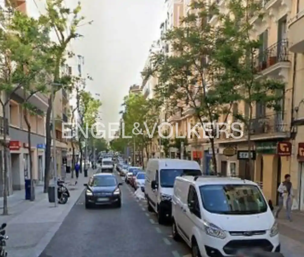 Außenansicht von Wohnung zur Miete in Madrid mit Klimaanlage und Heizung