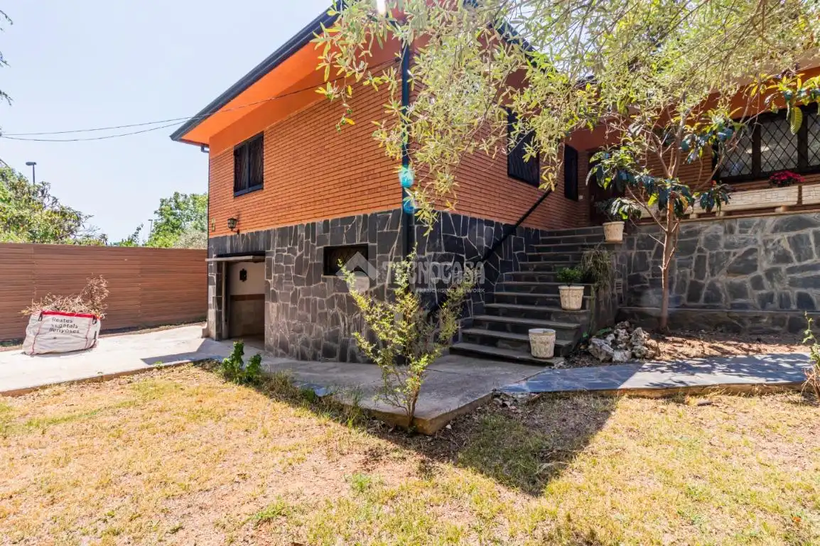 Vista exterior de Casa o xalet de lloguer en Sant Cugat del Vallès amb Aire condicionat, Calefacció i Terrassa