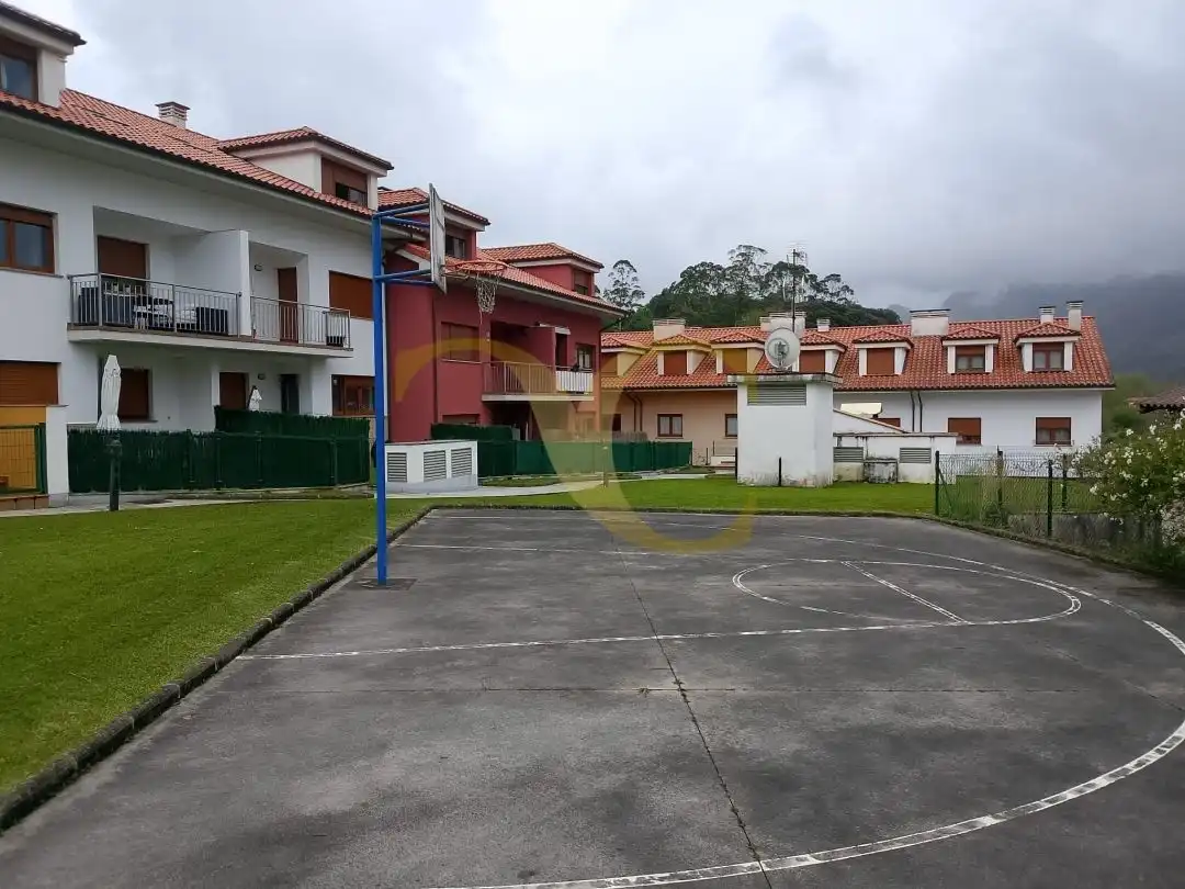 Aparcament de Apartament en venda en Llanes amb Calefacció i Traster