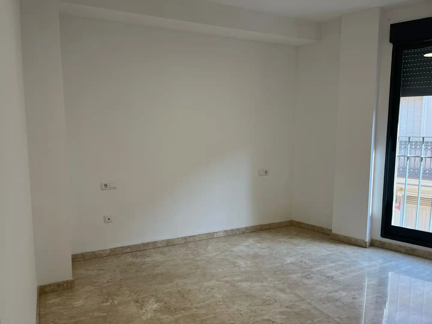 Flat for rent in Alcàsser  with Air Conditioner, Oven and Balcony