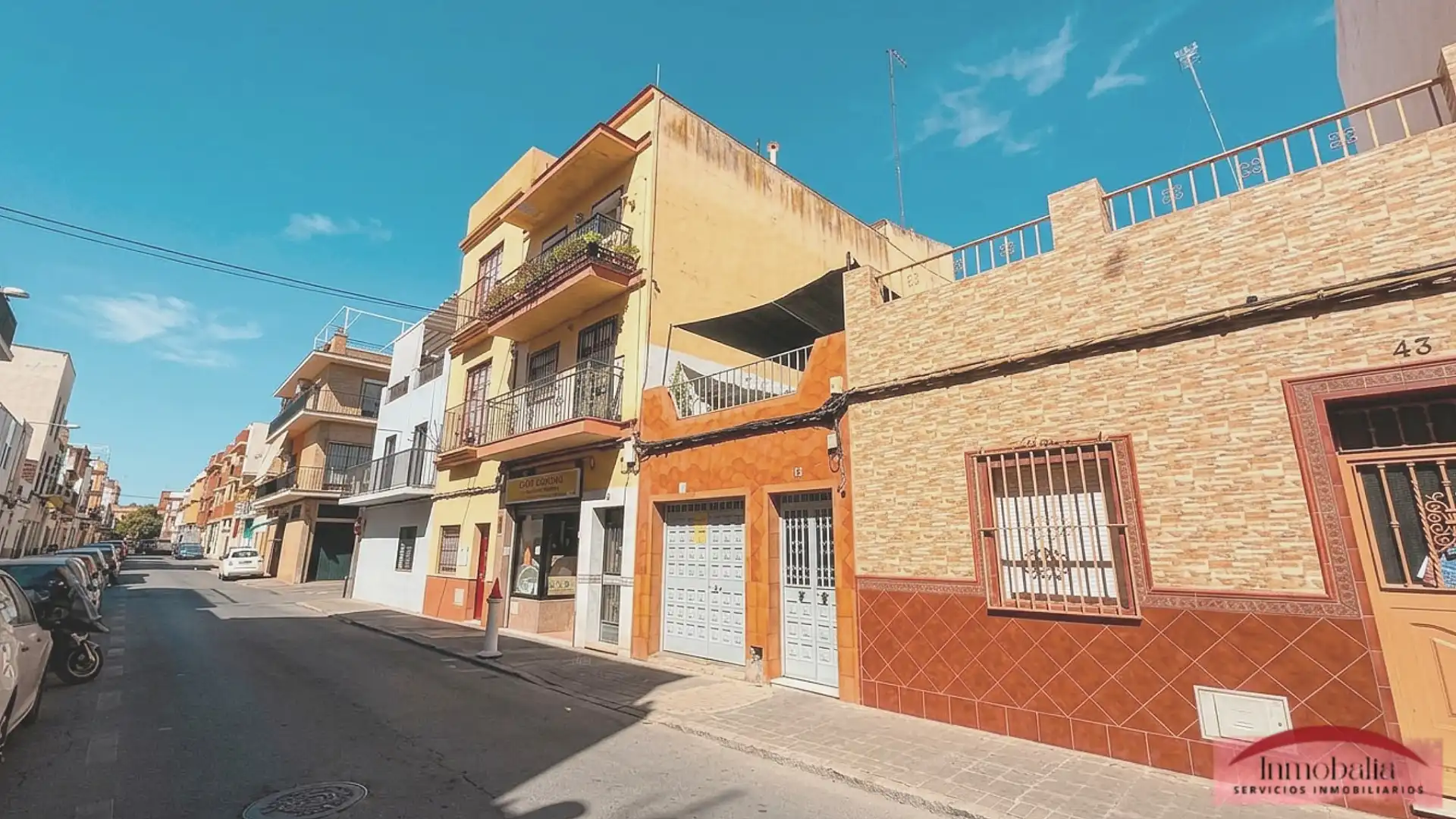 Exterior view of Flat for sale in Sevilla  with Air Conditioner, Terrace and Storage room