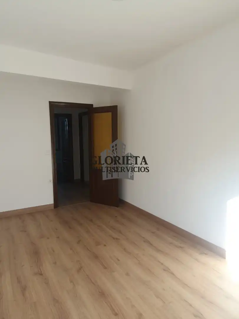 Habitación de Piso en venta en Vigo  con Calefacción, Terraza y Trastero
