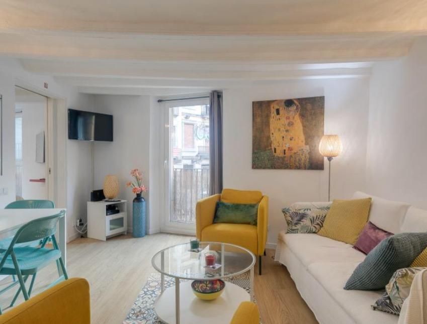 Living room of Flat for sale in  Barcelona Capital  with Heating, Furnished and Oven