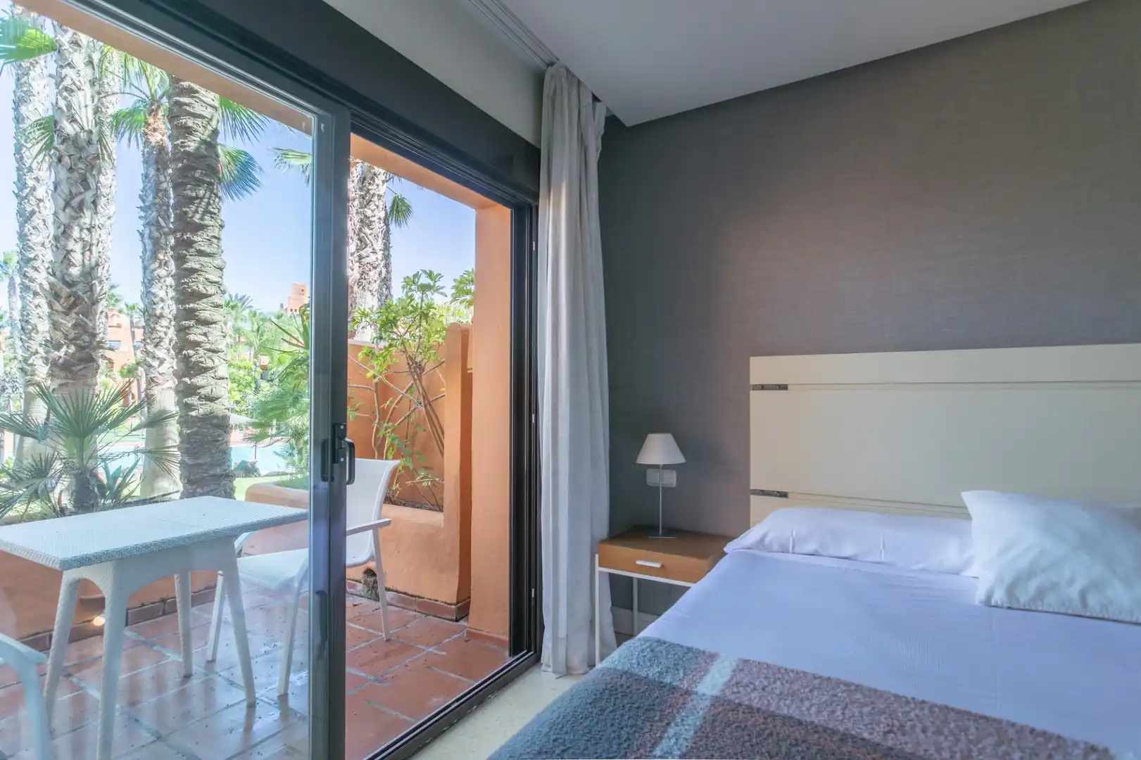 Habitación de Apartamento en venta en Chiclana de la Frontera con Jardín privado y Piscina comunitaria
