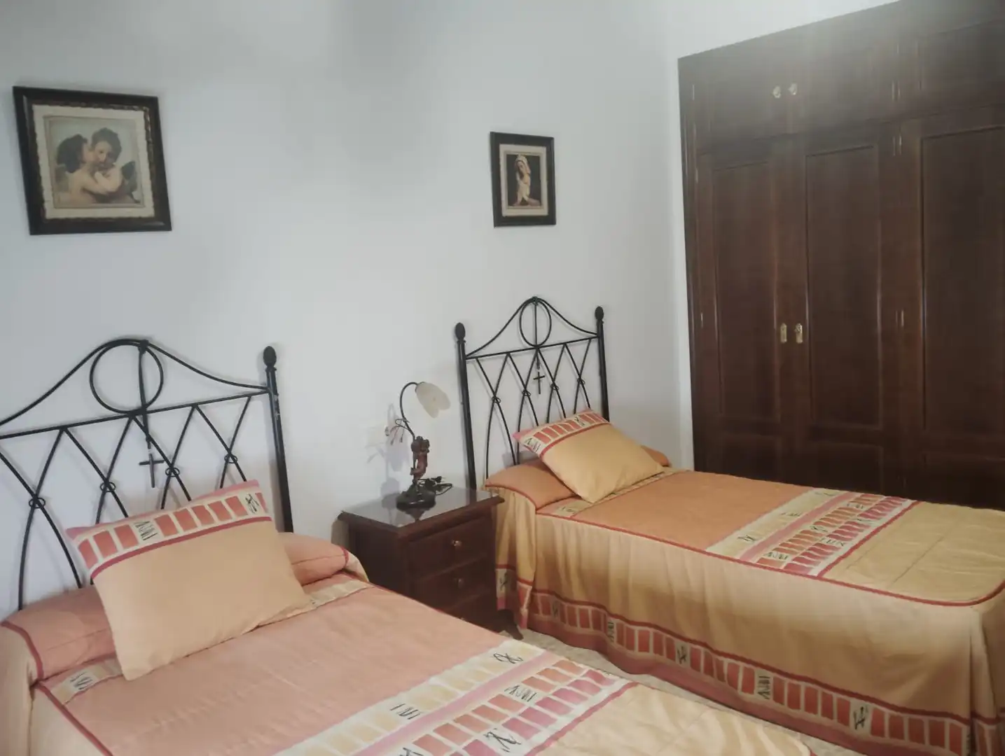 Dormitori de Casa o xalet en venda en Brenes amb Aire condicionat, Jardí privat i Piscina