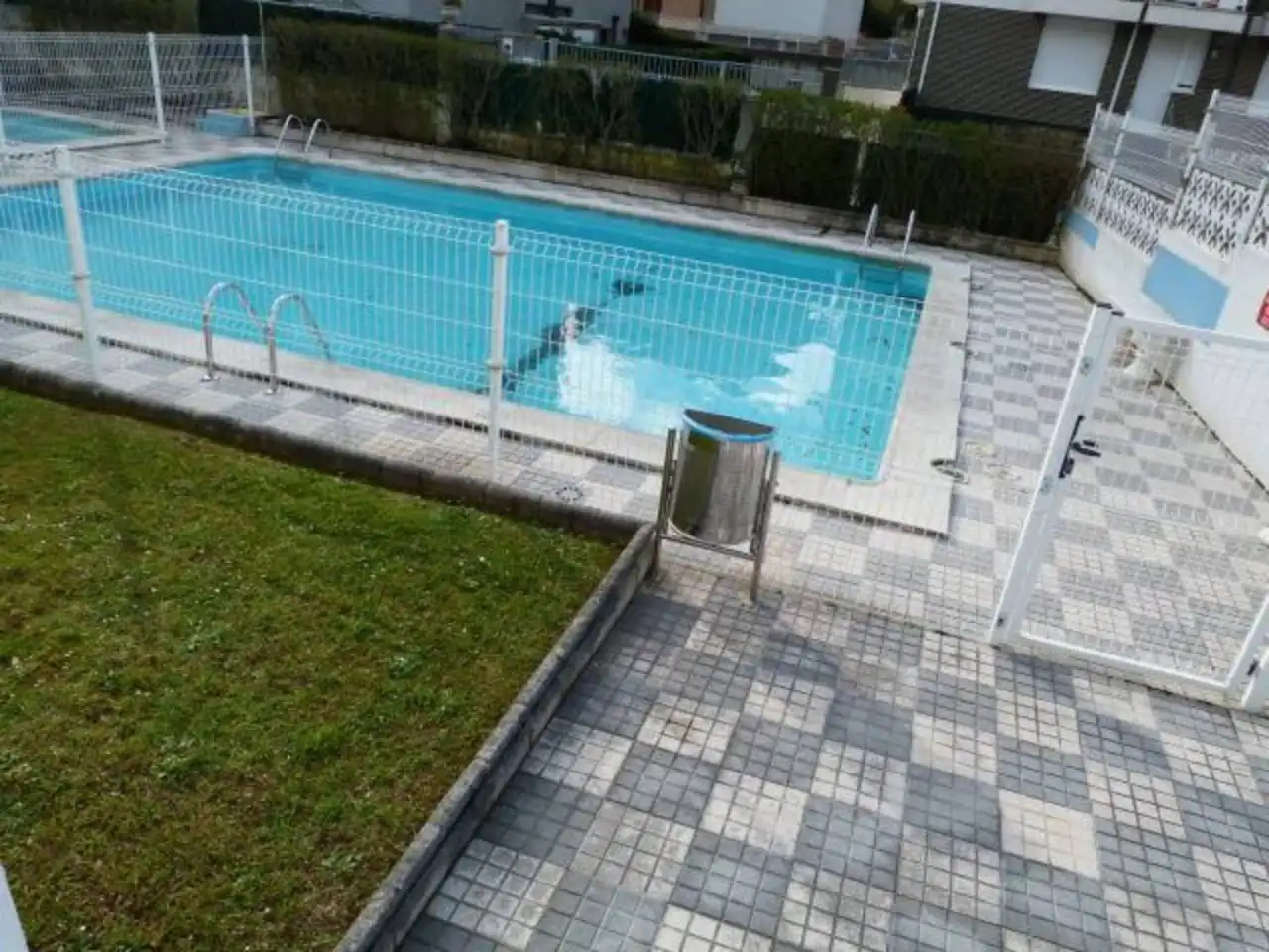 Piscina de Apartamento de alquiler en Noja con Calefacción, Amueblado y Piscina comunitaria