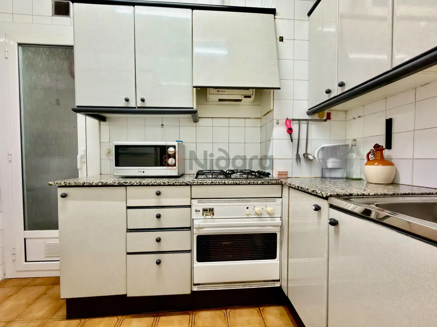 Küche von Wohnung zum Verkauf in Barcelona mit Möbliert, Ofen und Balkon