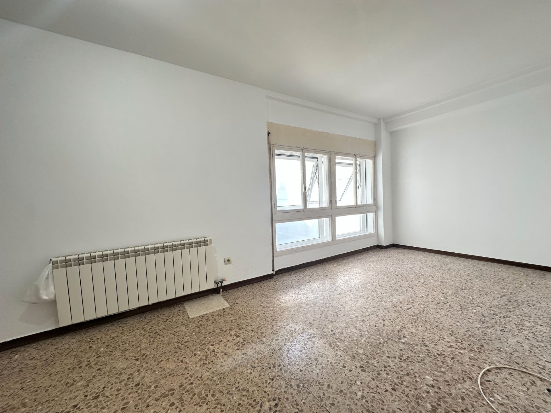 Living room of Flat for sale in Santiago de Compostela   with Heating, Storage room and Oven