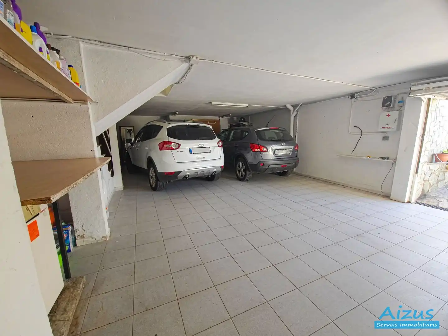Aparcament de Casa o xalet en venda en Cerdanyola del Vallès amb Aire condicionat, Calefacció i Jardí privat